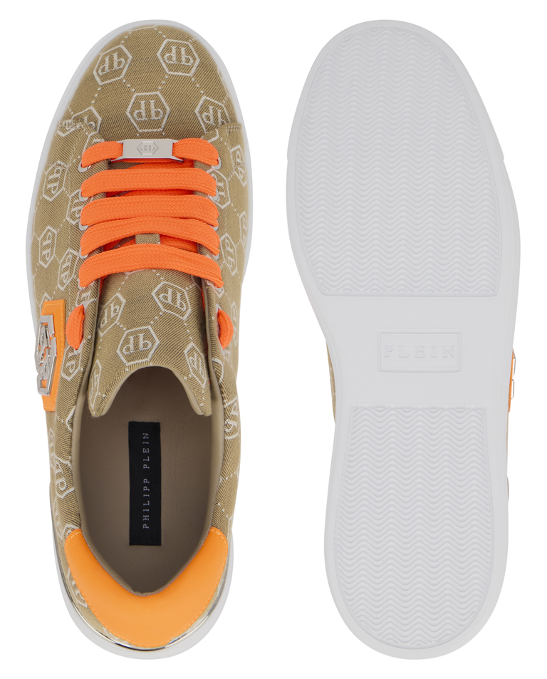 Beżowe sneakersy z monogramem - Image #7
