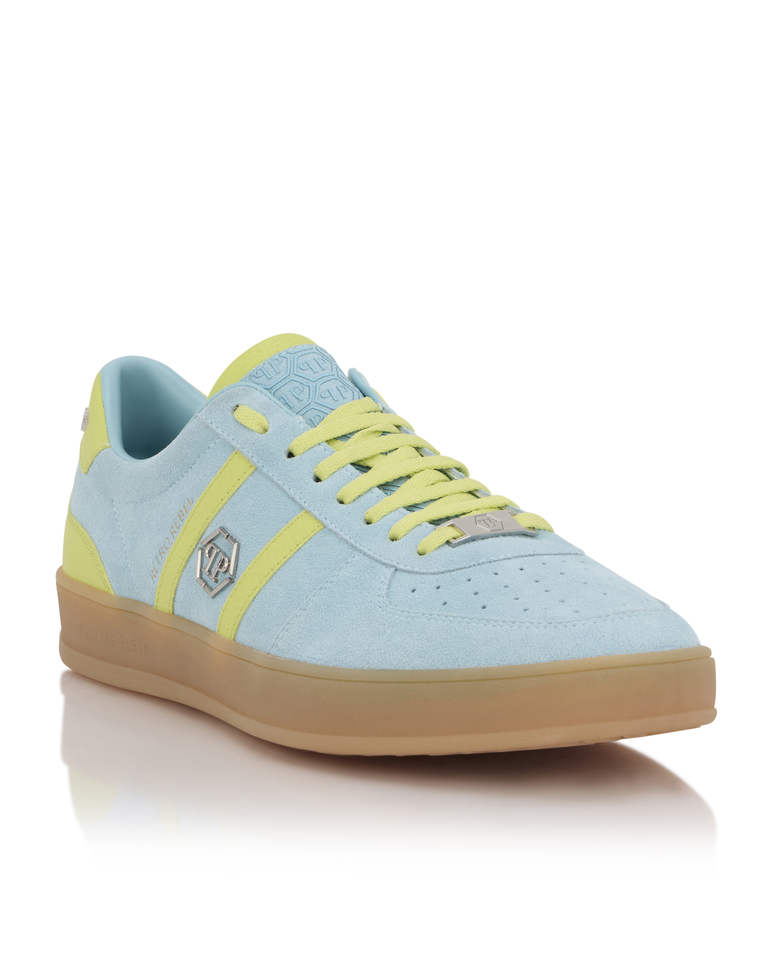 Błękitne sneakersy ze skóry zamszowej