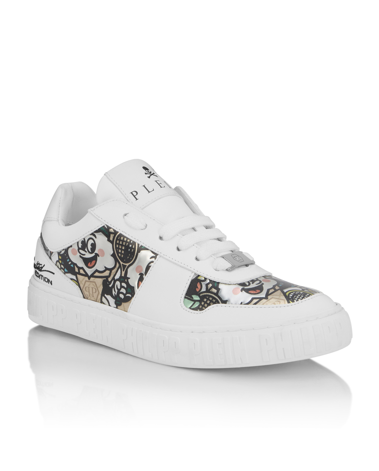 Sneakersy z ozdobną grafiką