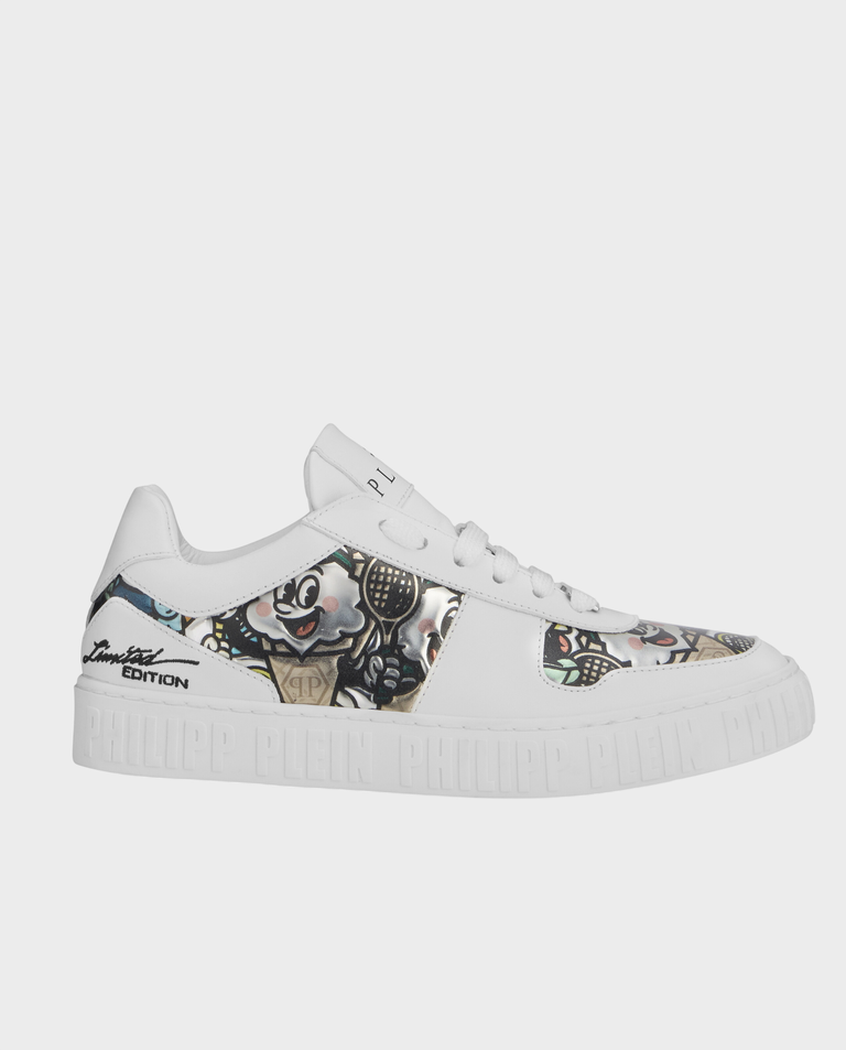 Sneakersy z ozdobną grafiką
