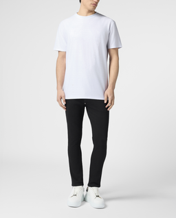 Biały t-shirt z motywem czaszki - Image #3