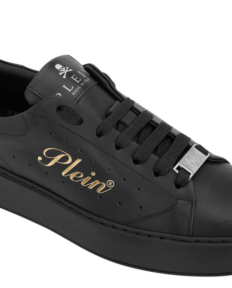 Czarne sneakersy ze złotym logo Signature - Image #2
