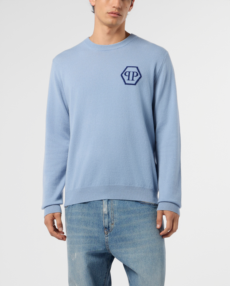 Niebieski sweter z logo