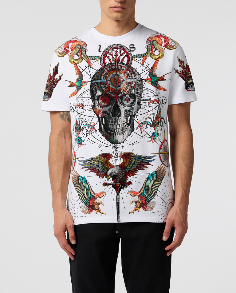 Biały t-shirt zdobiony kryształami