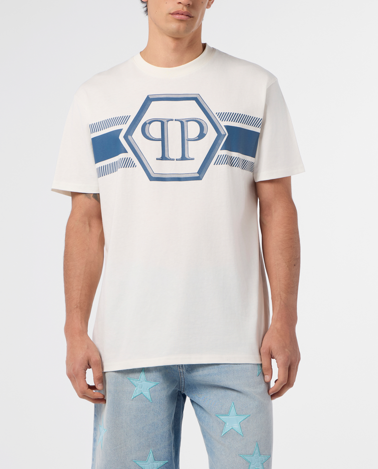 Kremowy t-shirt z kontrastowym logo