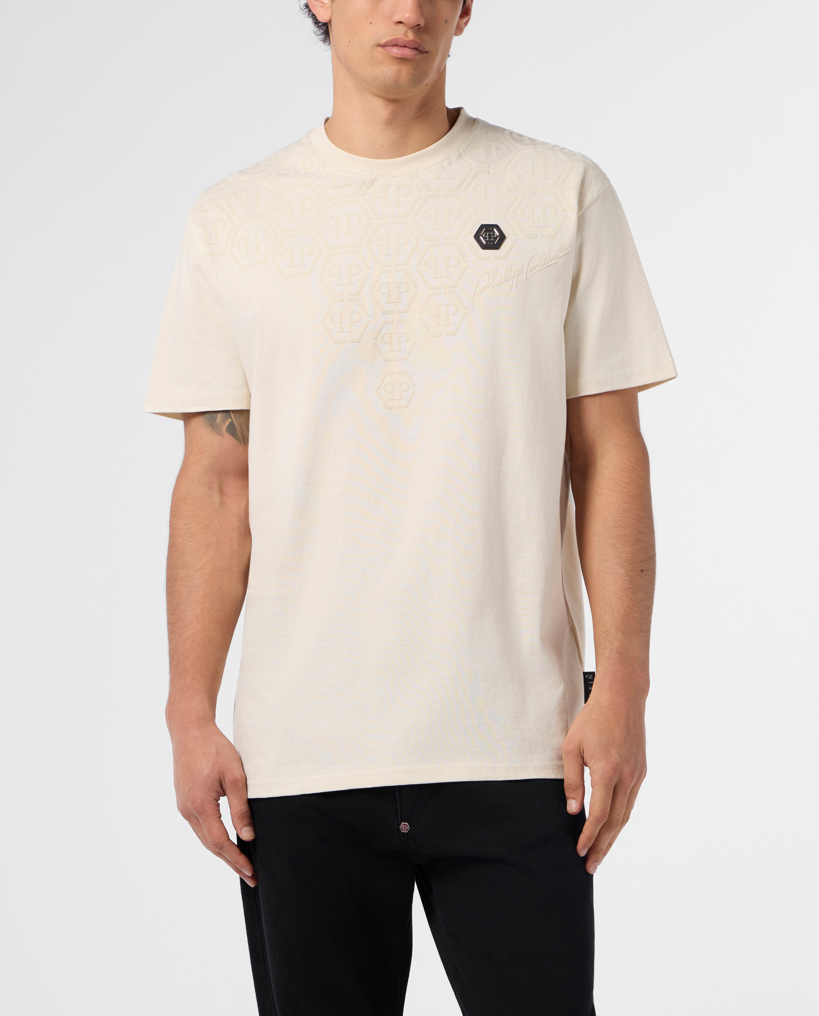 Beżowy t-shirt z ozdobnym monogramem - Image #1