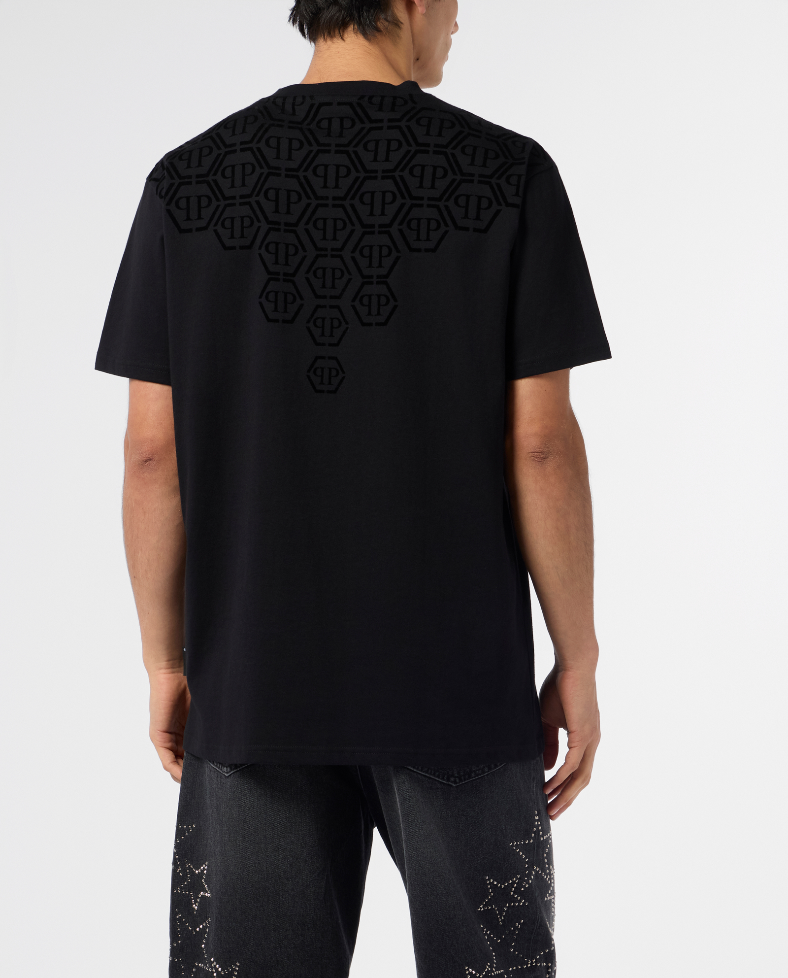 Czarny t-shirt z ozdobnym monogramem - Image #2