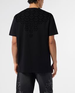 Czarny t-shirt z ozdobnym monogramem - Image #2