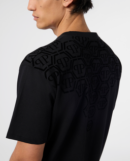 Czarny t-shirt z ozdobnym monogramem - Image #4