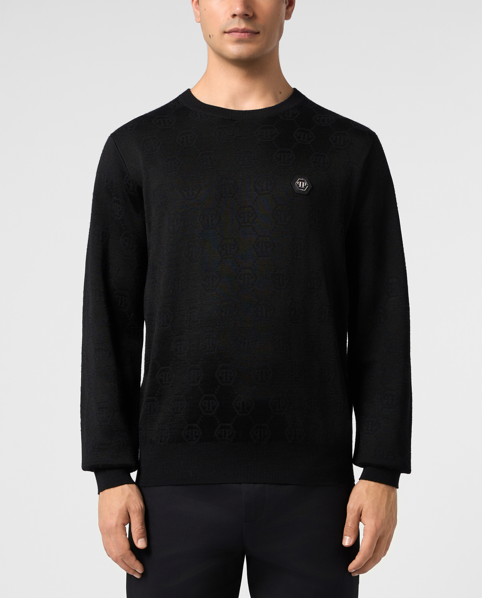 Czarny sweter w monogram - Image #1