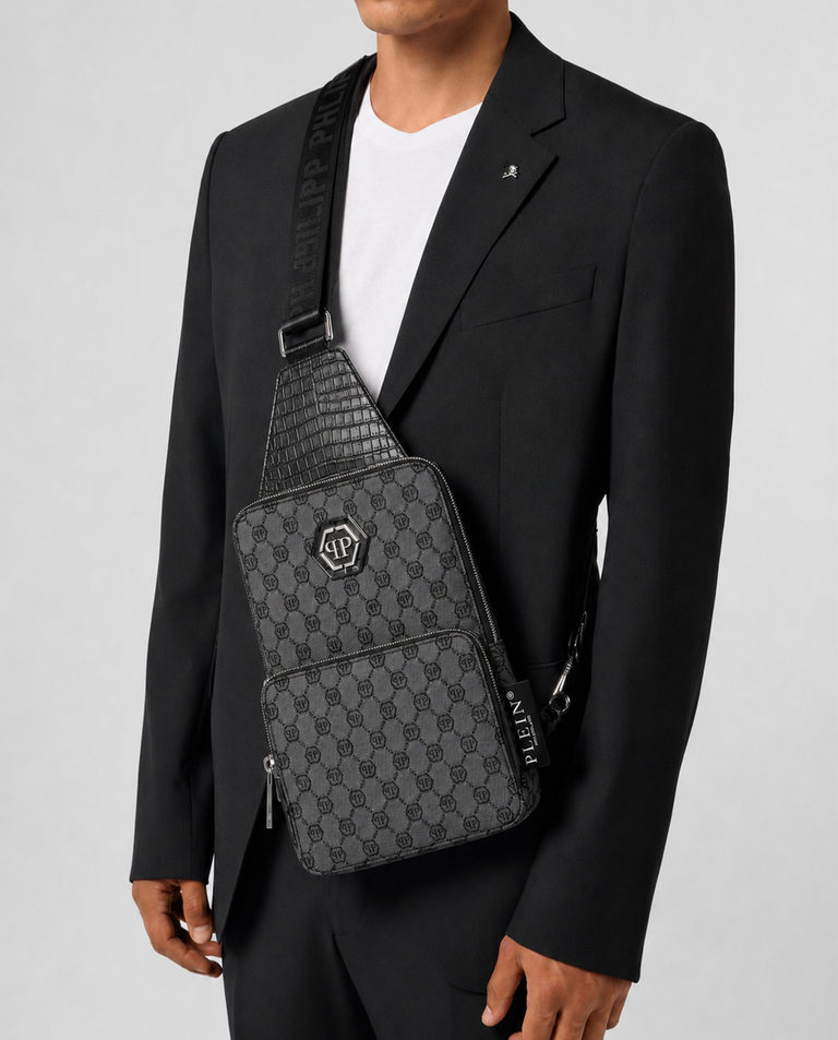 Czarna torba crossbody z monogramem