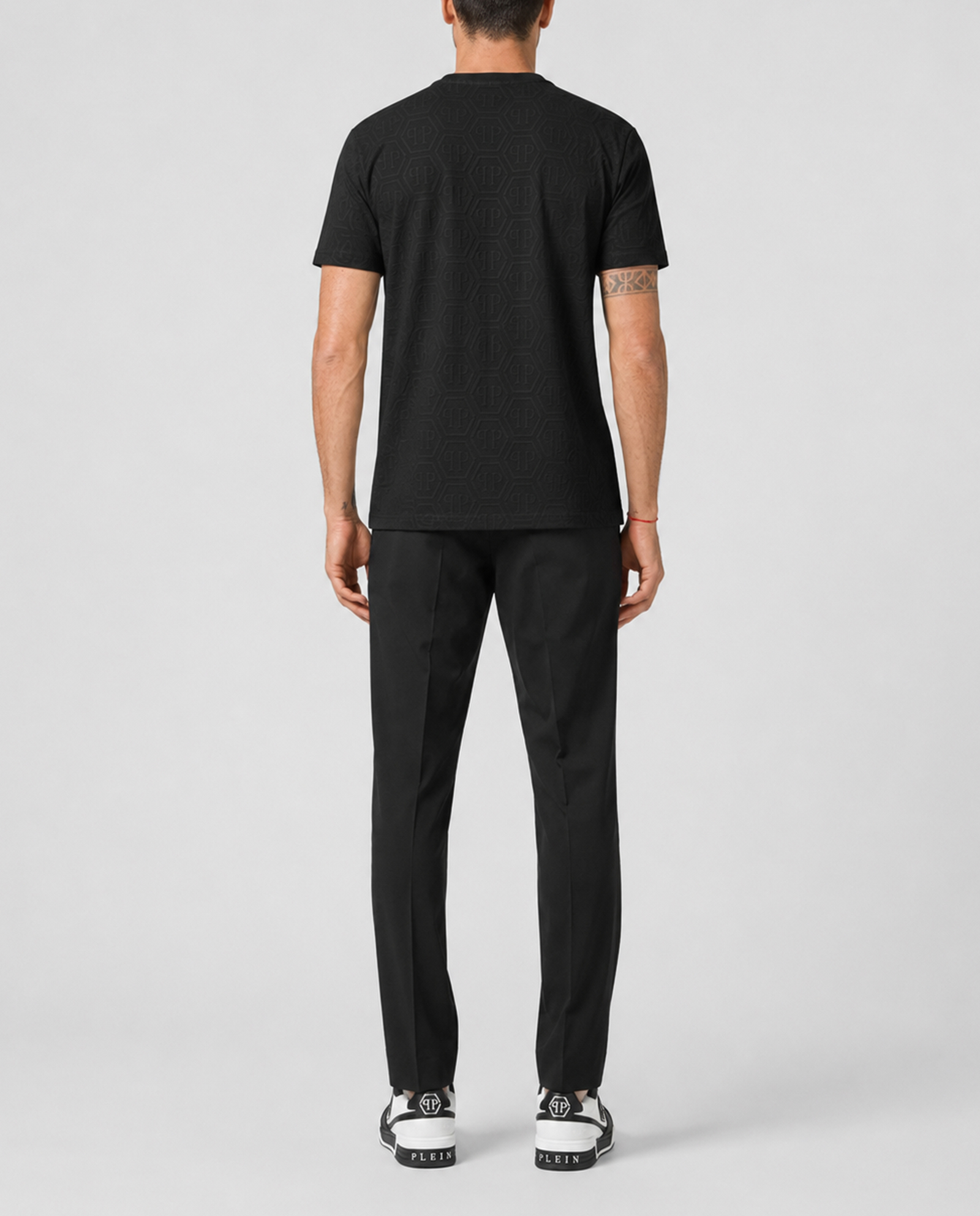 Czarny t-shirt z monogramem - Image #2