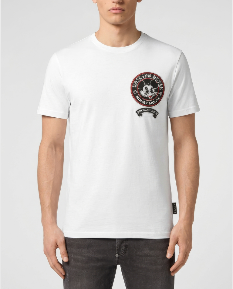 Biały t-shirt z naszywką