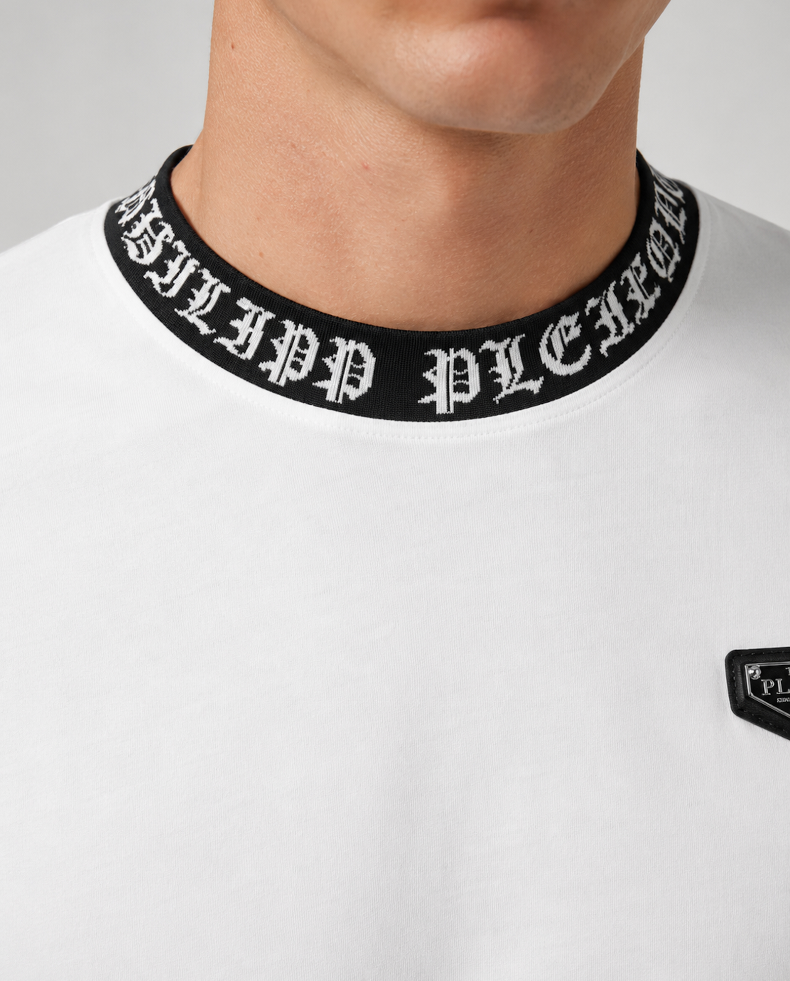 Biały t-shirt z logo - Image #4