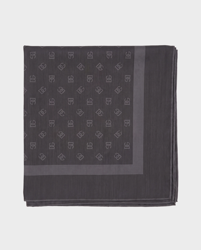 Szary szal z monogramem