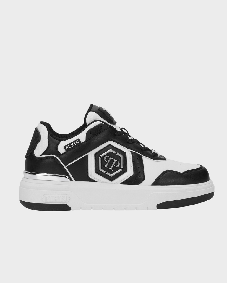 Biało-czarne sneakersy SK8R
