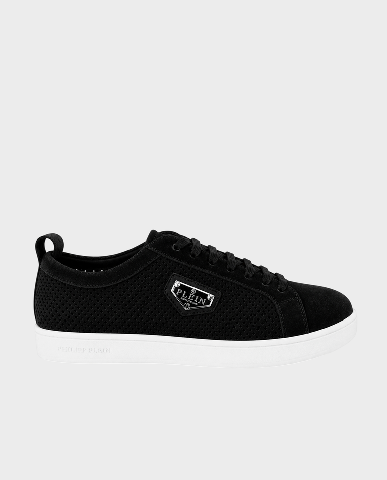 Czarne sneakersy z zamszowymi detalami
