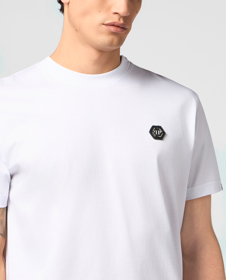 Biały t-shirt z naszywką z logo - Image #4