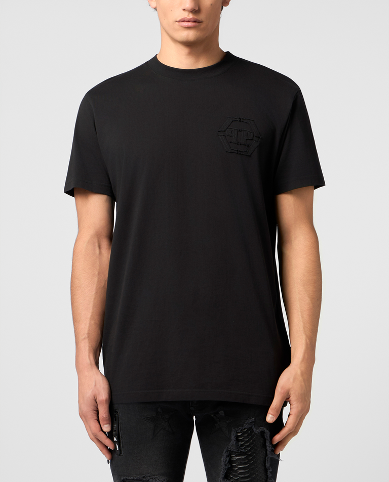 Czarny t-shirt z haftowanym logo