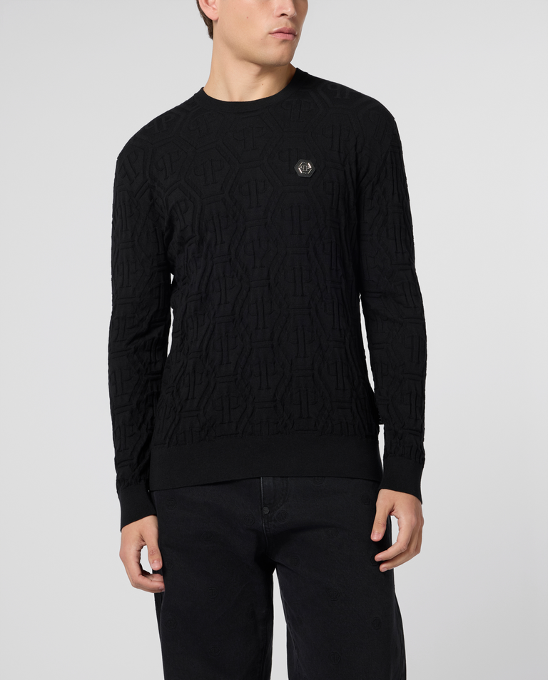 Czarny sweter z monogramem