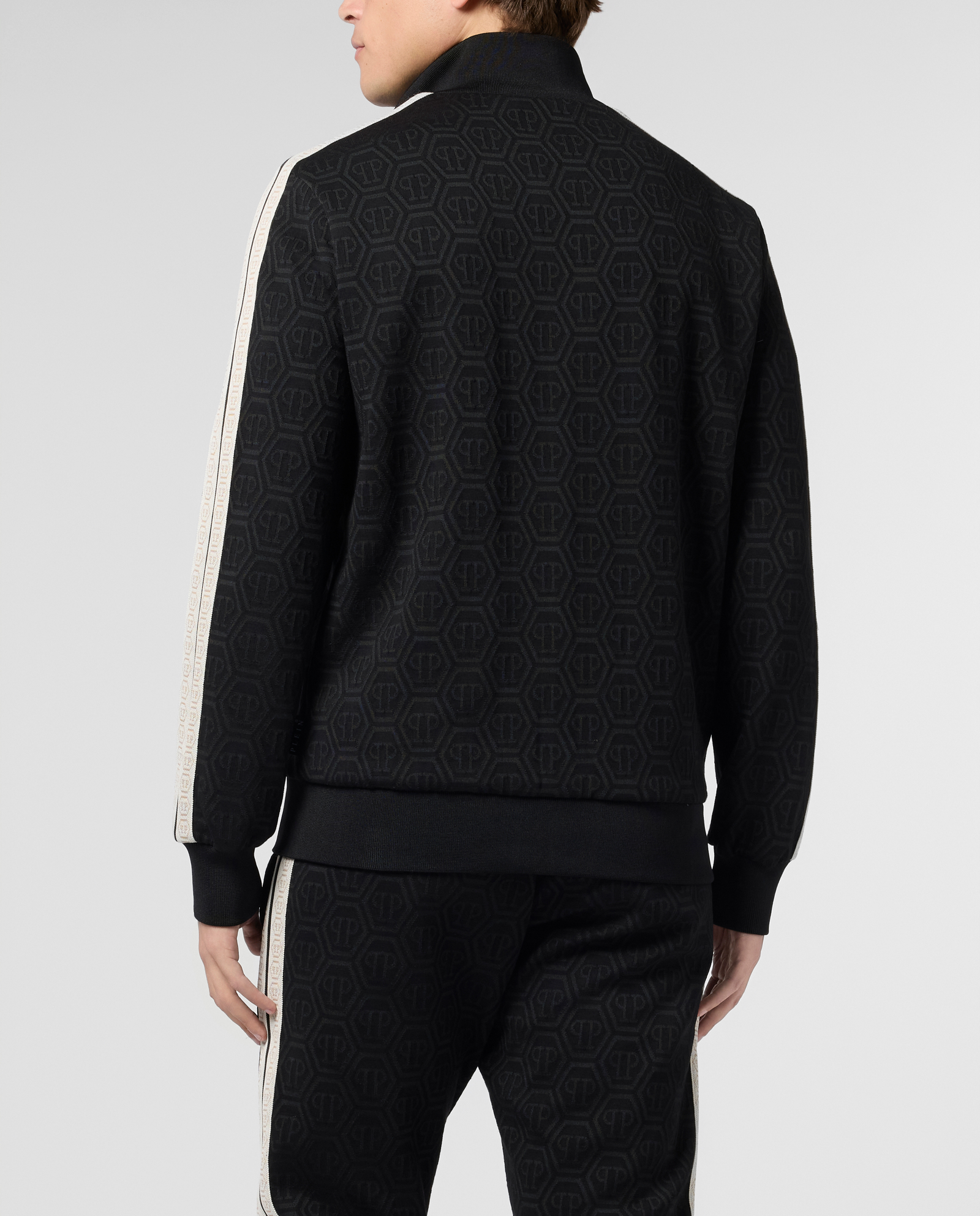 Czarna bluza z monogramem - Image #2
