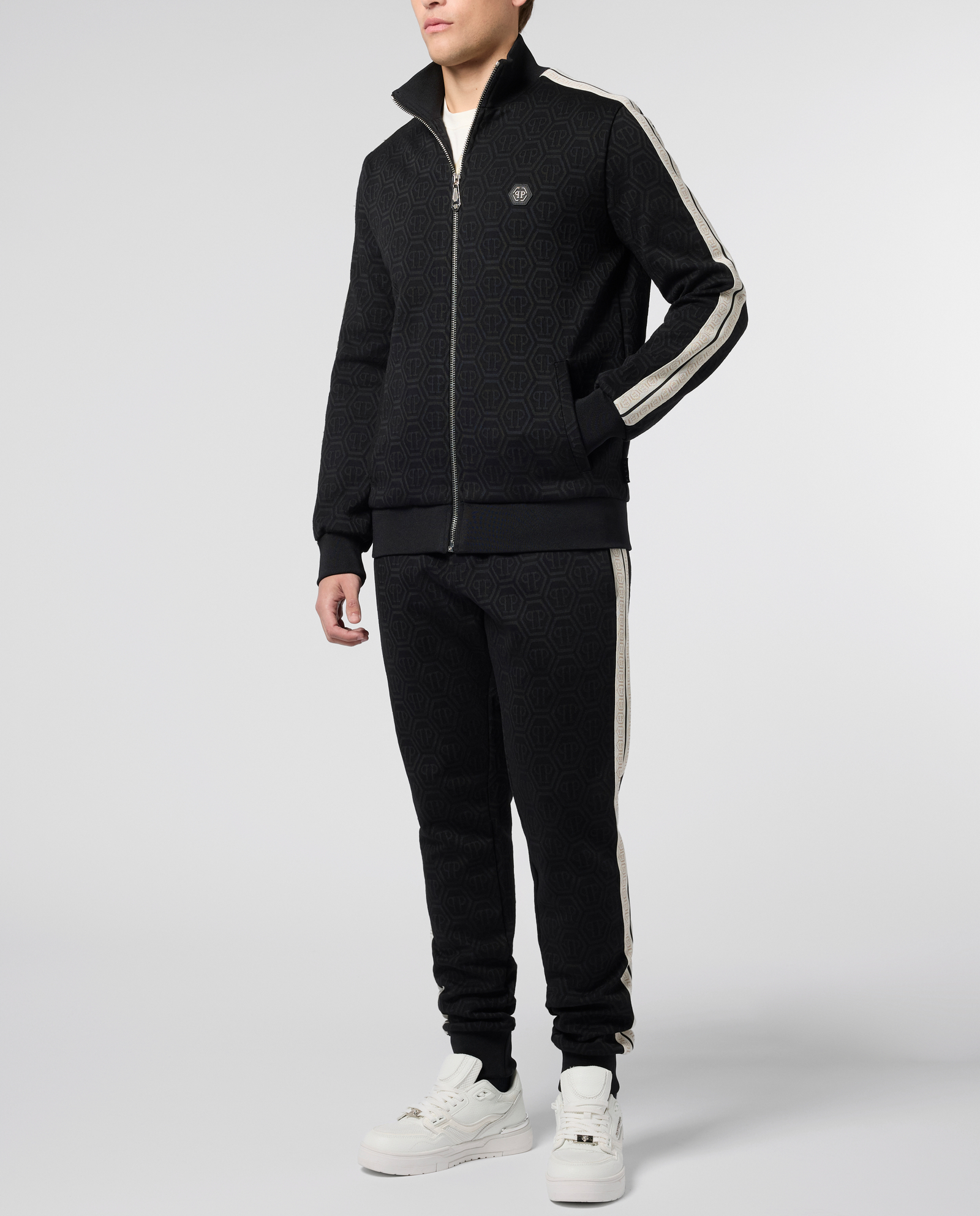 Czarna bluza z monogramem - Image #3