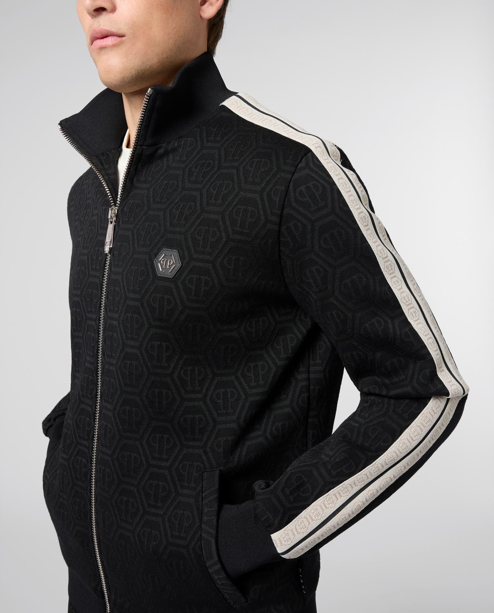 Czarna bluza z monogramem - Image #4