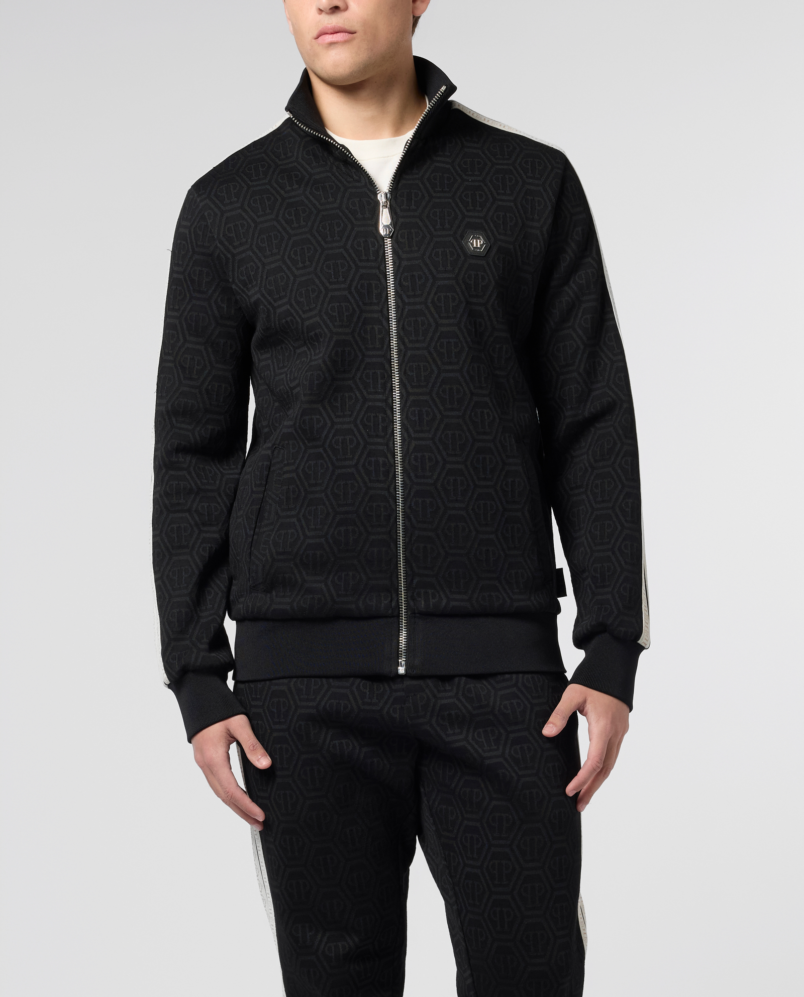 Czarna bluza z monogramem - Image #1