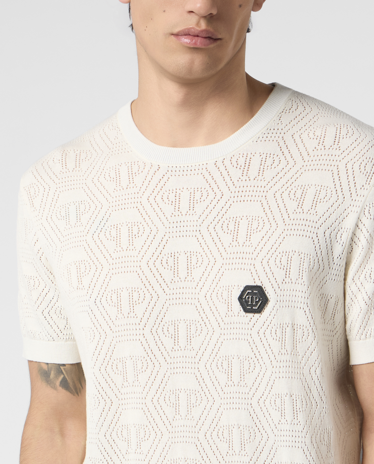 Kremowy t-shirt z ażurowym monogramem - Image #4