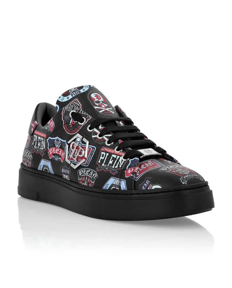 Czarne sneakersy z naszywkami Carson