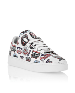 Białe sneakersy z naszywkami Carson - Image #1