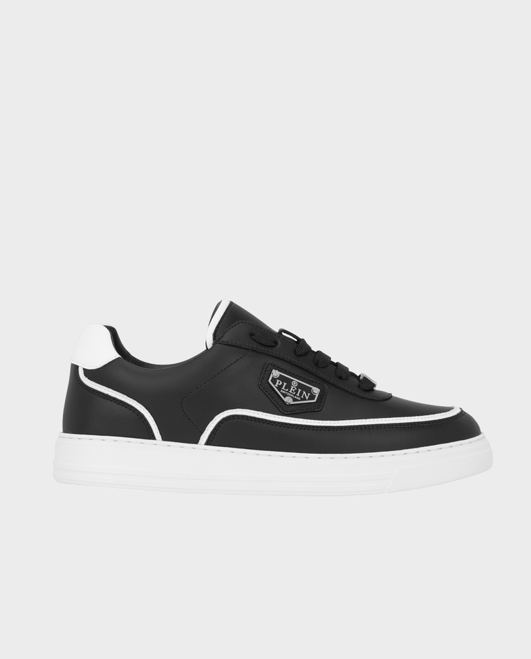 Czarne sneakersy Triangle