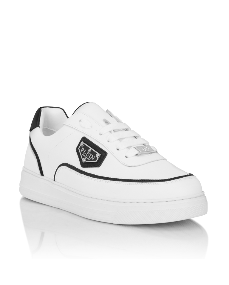Białe sneakersy Triangle