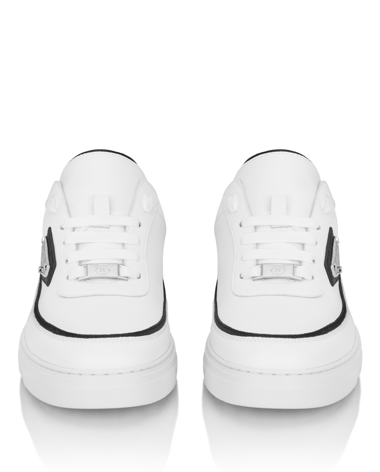 Białe sneakersy Triangle - Image #5
