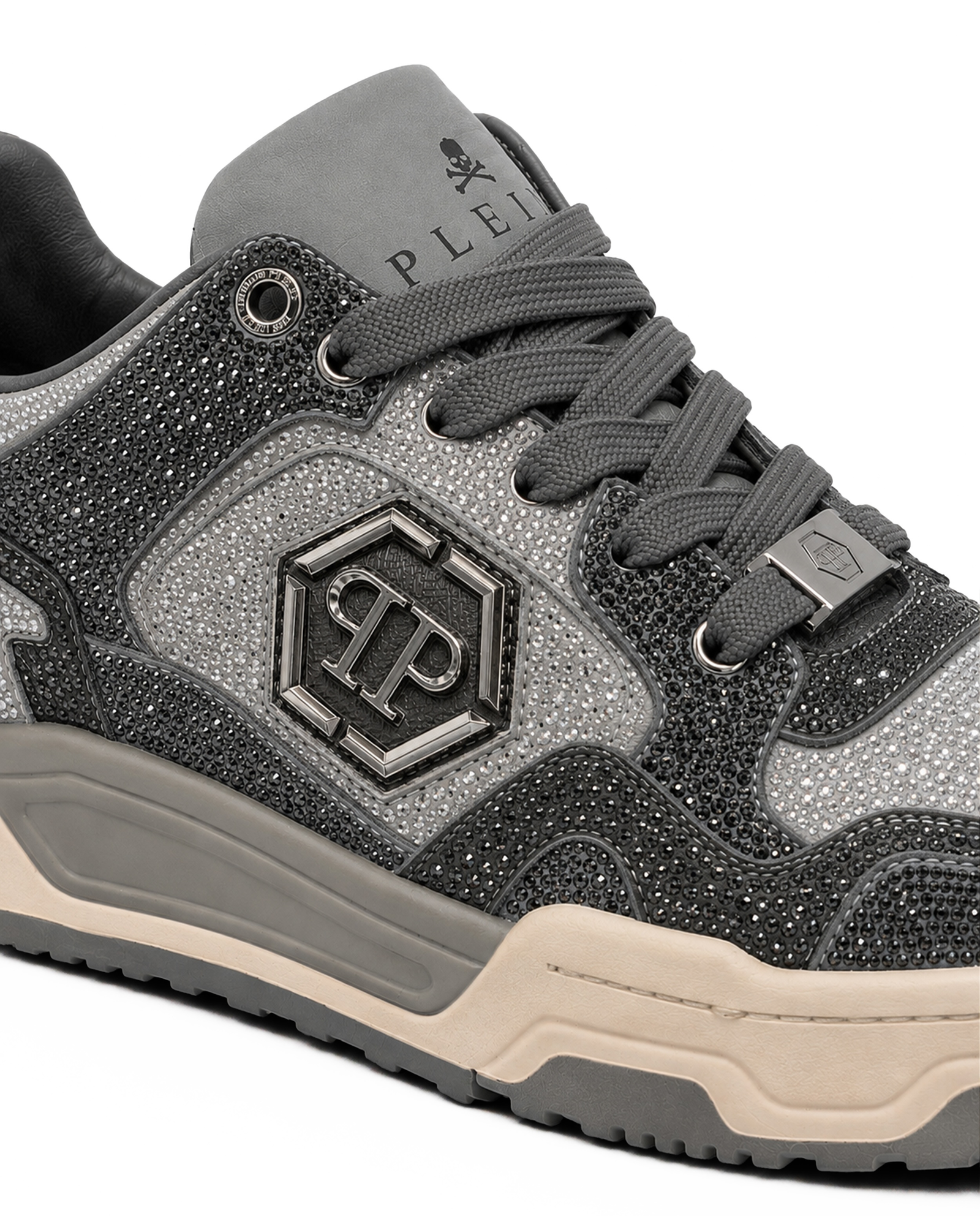 Szare sneakersy Predator V2 Strass - Image #2
