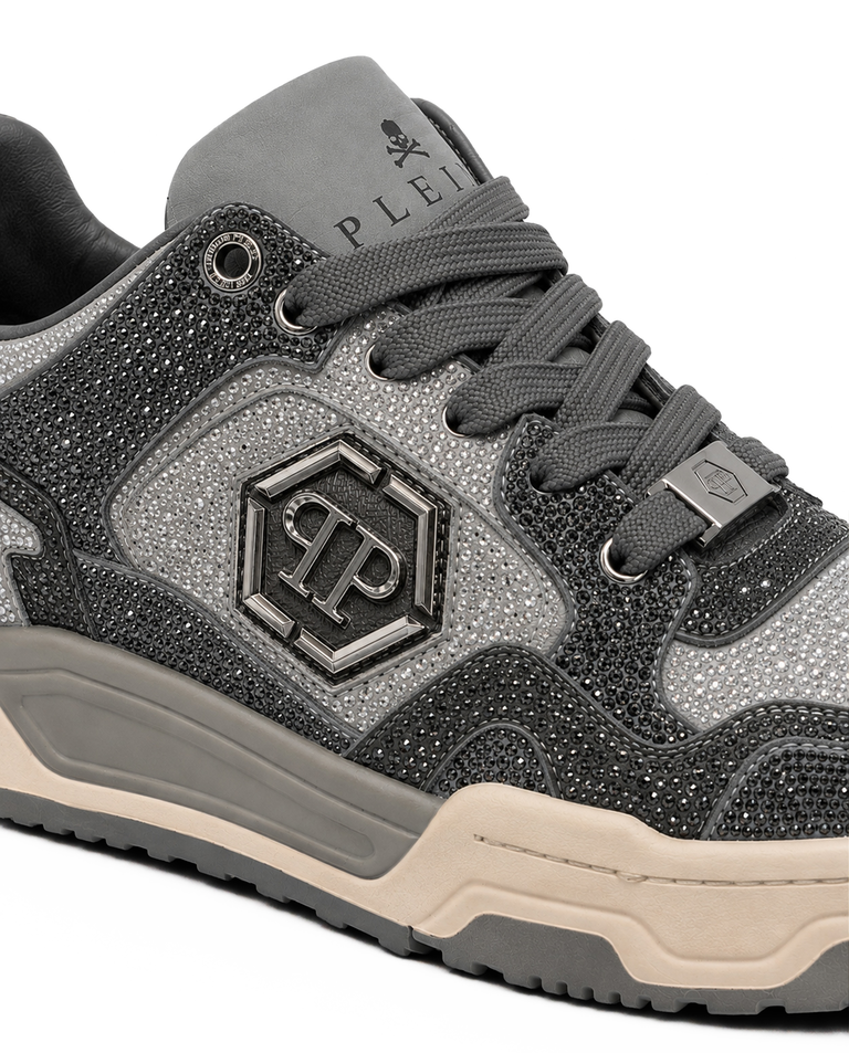 Szare sneakersy Predator V2 Strass - Image #2
