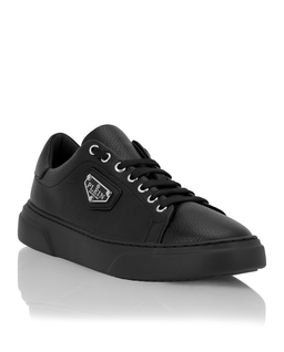 Czarne skórzane sneakersy Iconic - Image #1
