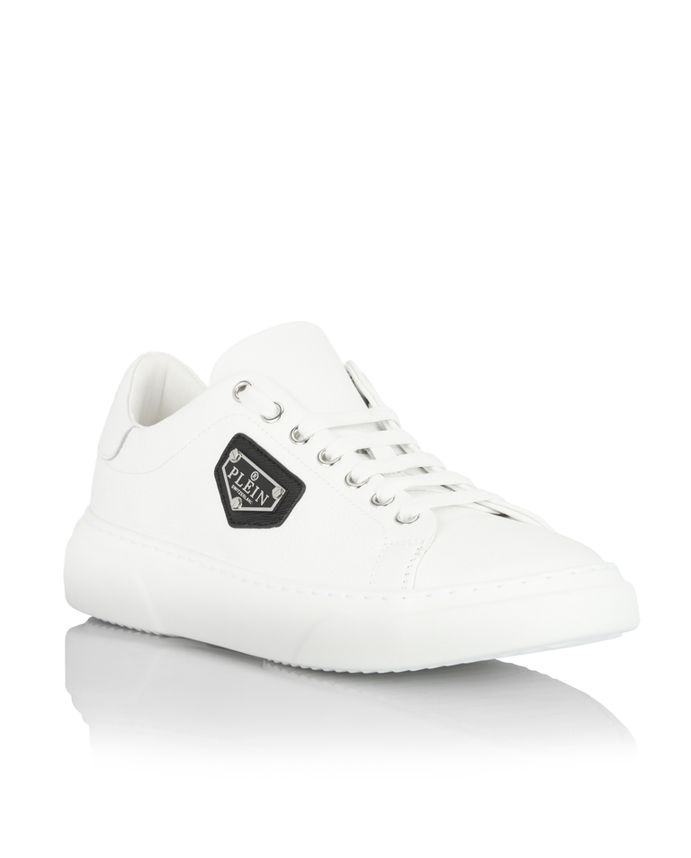Białe sneakersy Iconic