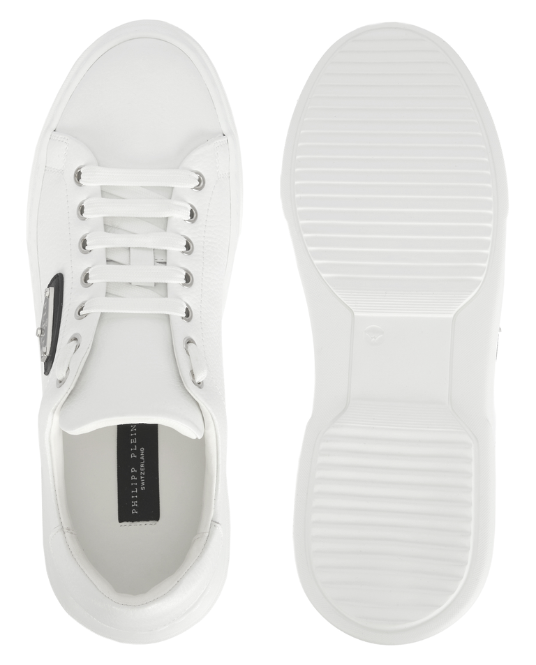 Białe sneakersy Iconic - Image #6