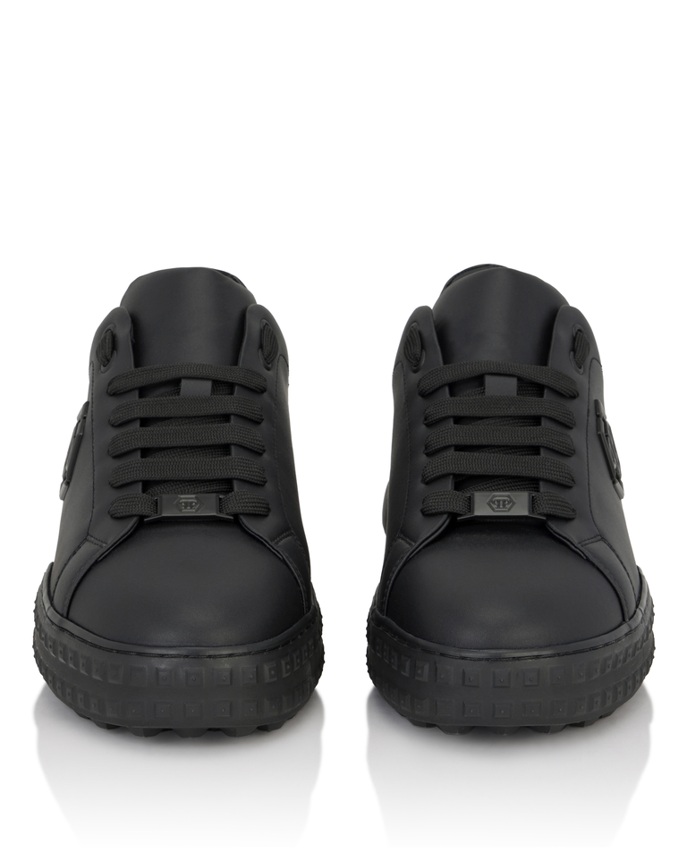Czarne skórzane sneakersy Low-Top Hexagon - Image #4
