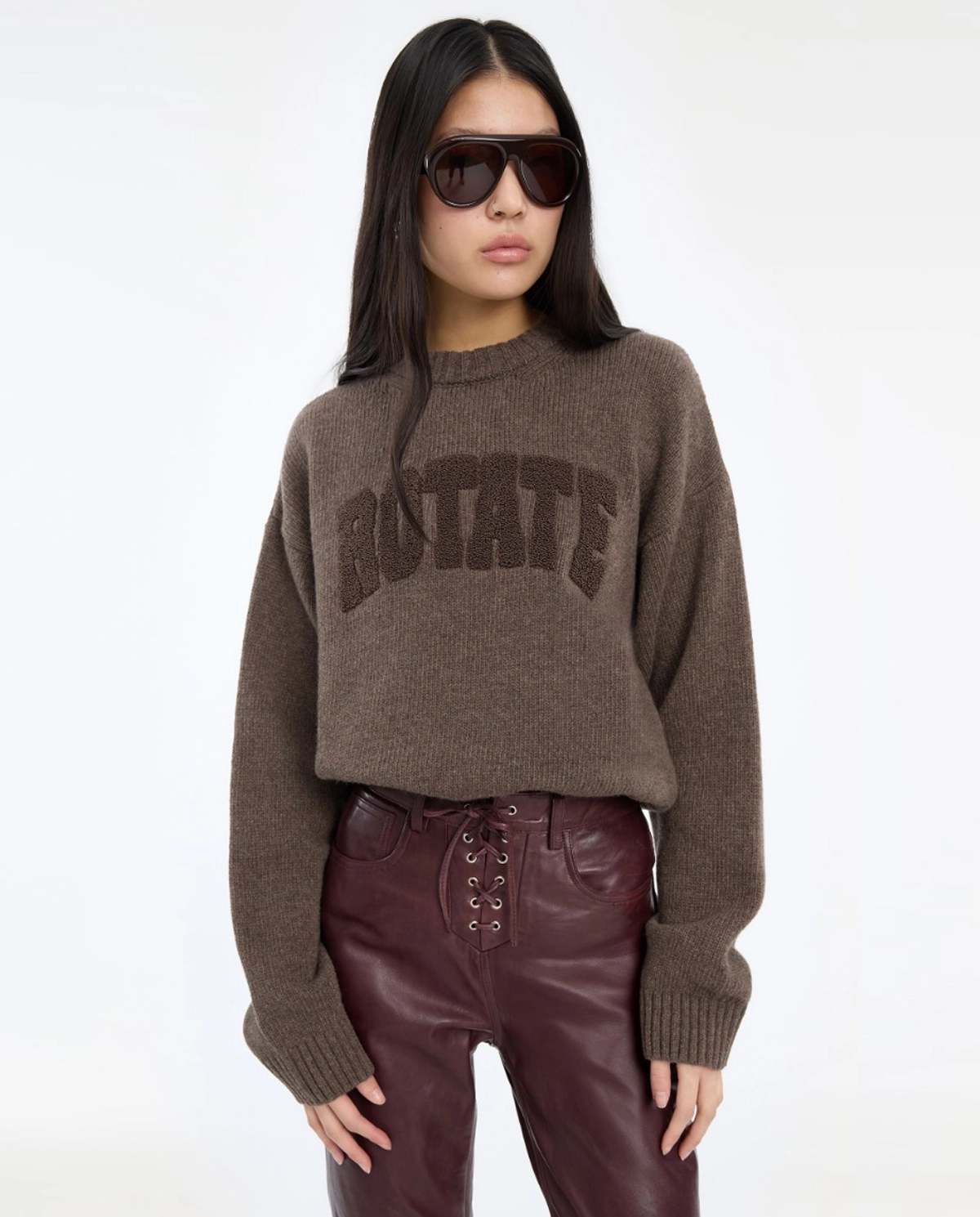 Brązowy sweter z logo - Image #2