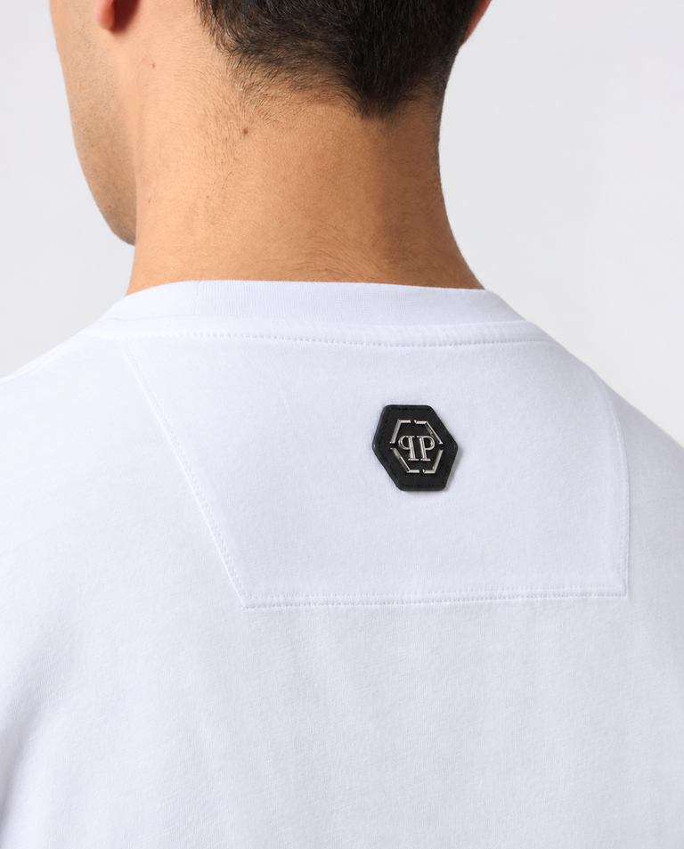 Biały T-shirt z dekoltem V i haftowanym logo Hexagon - Image #3