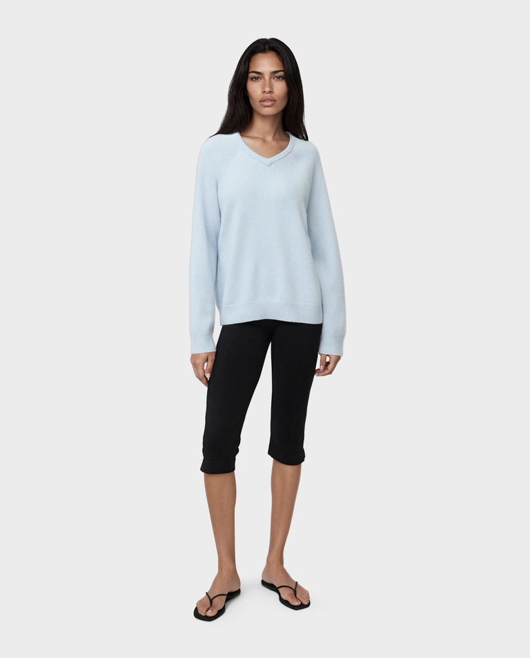 Kaszmirowy błękitny sweter oversize