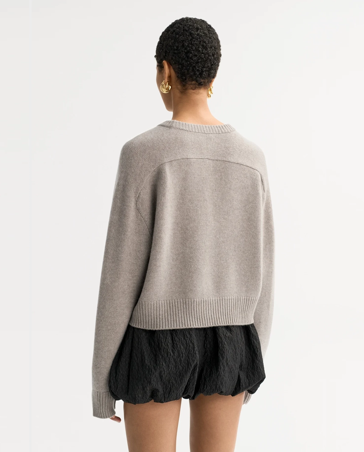 Kaszmirowy sweter crop z przeszyciami - Image #3