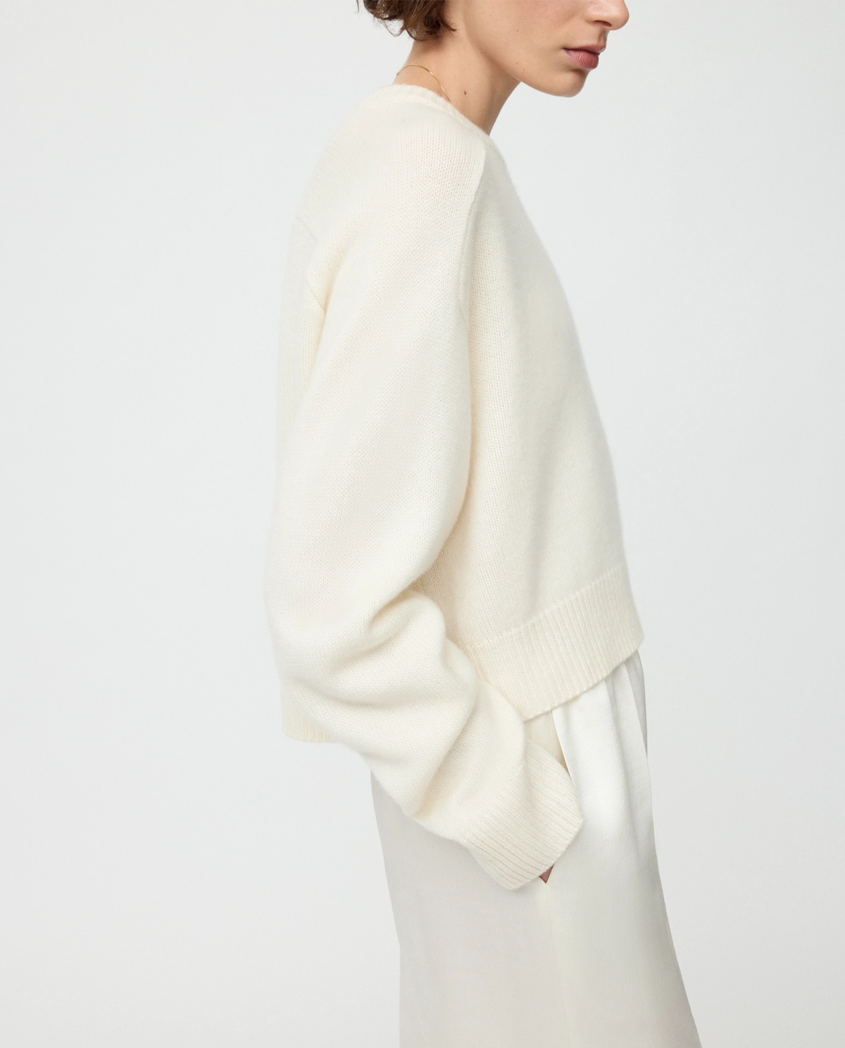 Kremowy kaszmirowy sweter crop - Image #4
