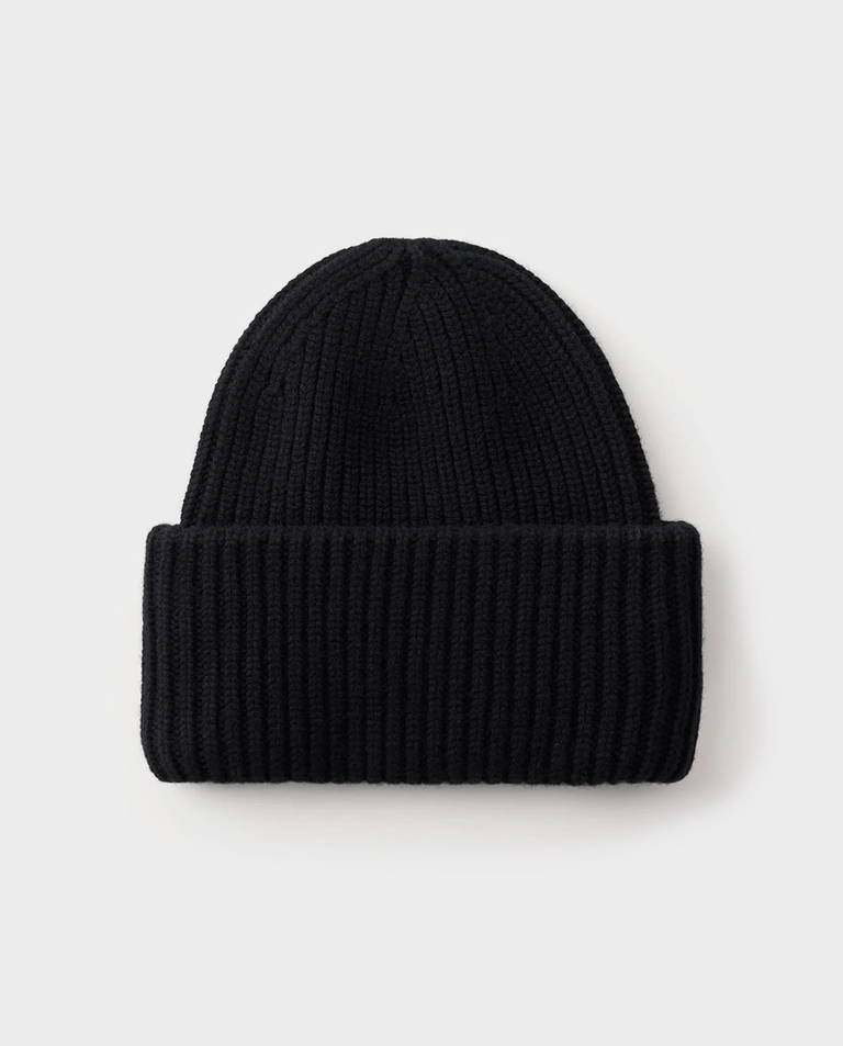 Czarna prążkowana czapka beanie
