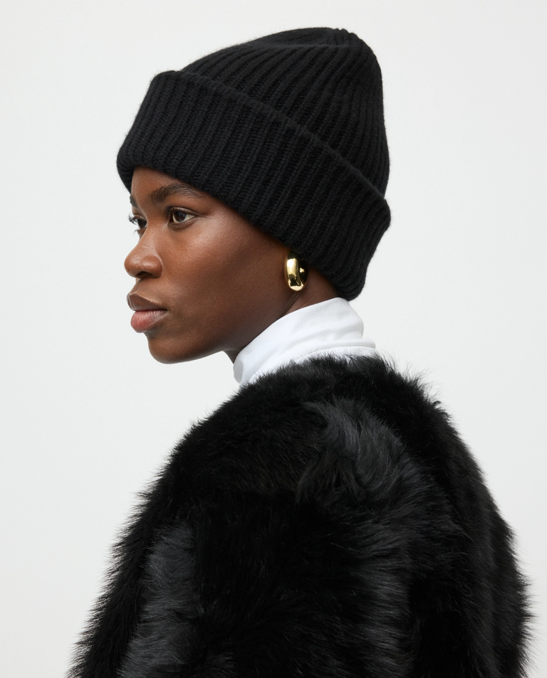 Czarna prążkowana czapka beanie - Image #2