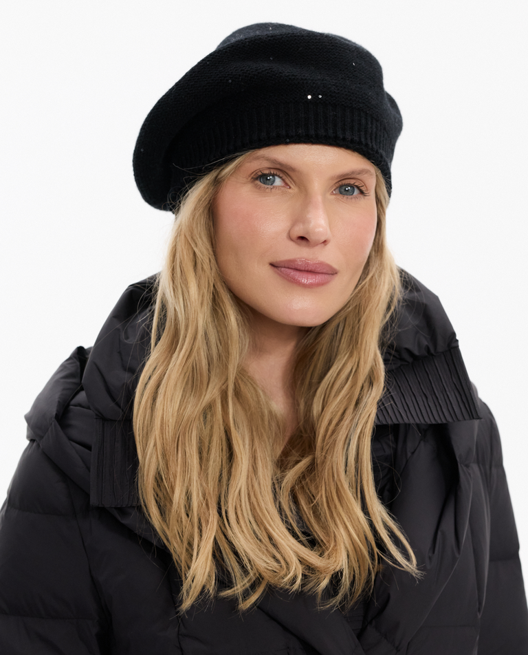 Czarny beret z kaszmiru