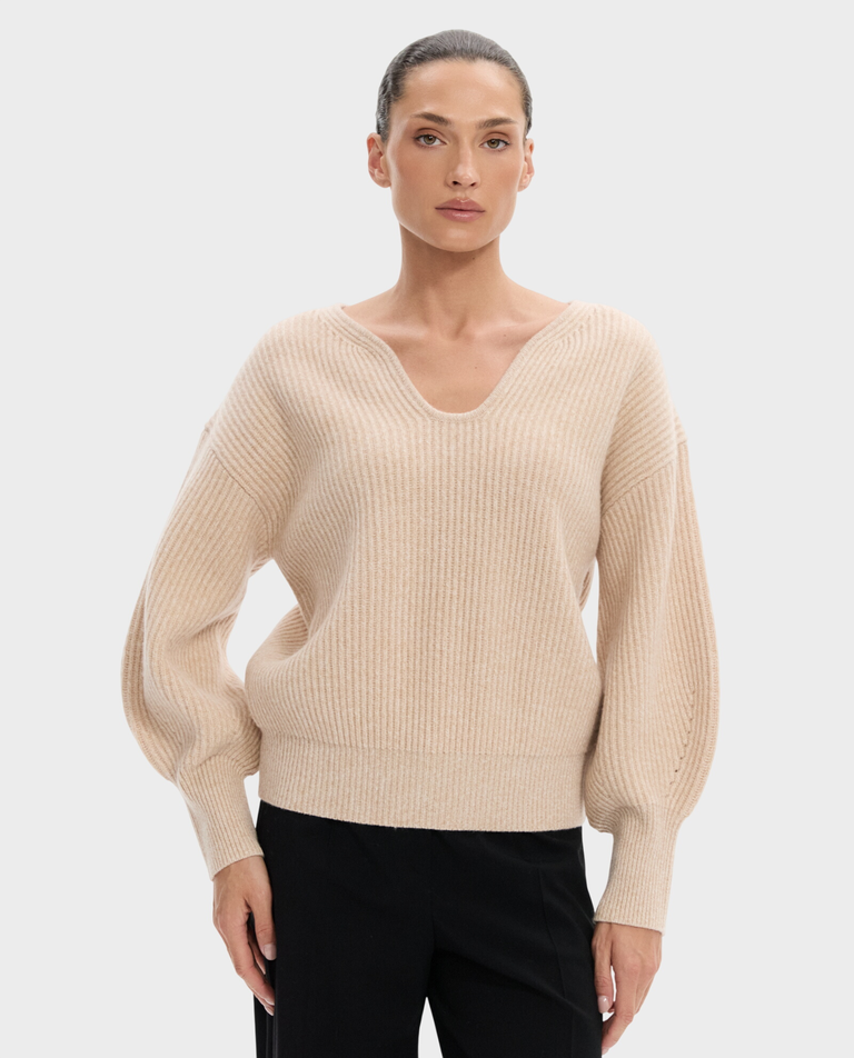 Beżowy sweter z wełny