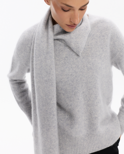 Jasnoszary sweter z wełny merino z szalem - Image #2